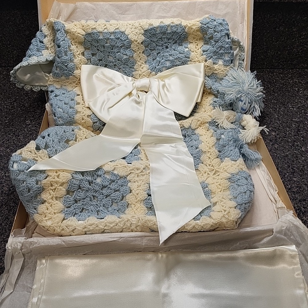 VINTAGE "Artisanat Chamard Enr. Baby Blue CrochetKnit Infant Blanket w/Yarn Doll
